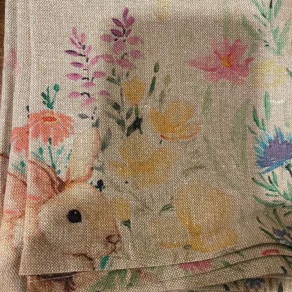 Tahari Home Floral Print Easter Bunny Rabbit Table Napkins set of 8 NWT - Picture 4 of 6